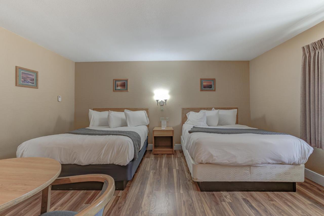 Shasta Pines Motel & Suites Burney Exterior photo