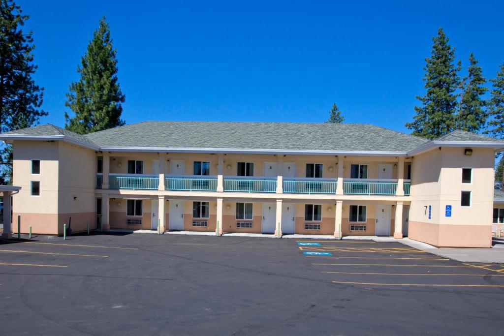 Shasta Pines Motel & Suites Burney Exterior photo