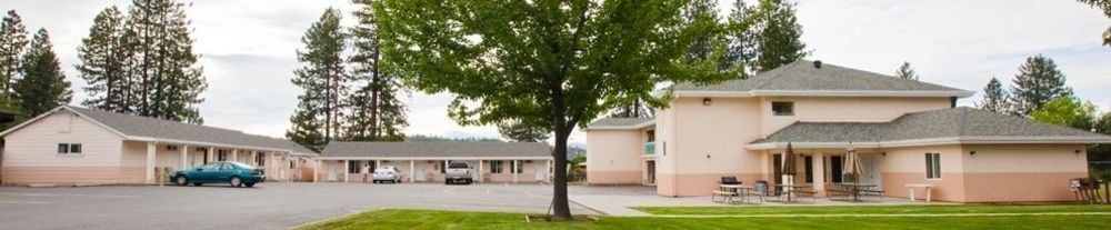 Shasta Pines Motel & Suites Burney Exterior photo