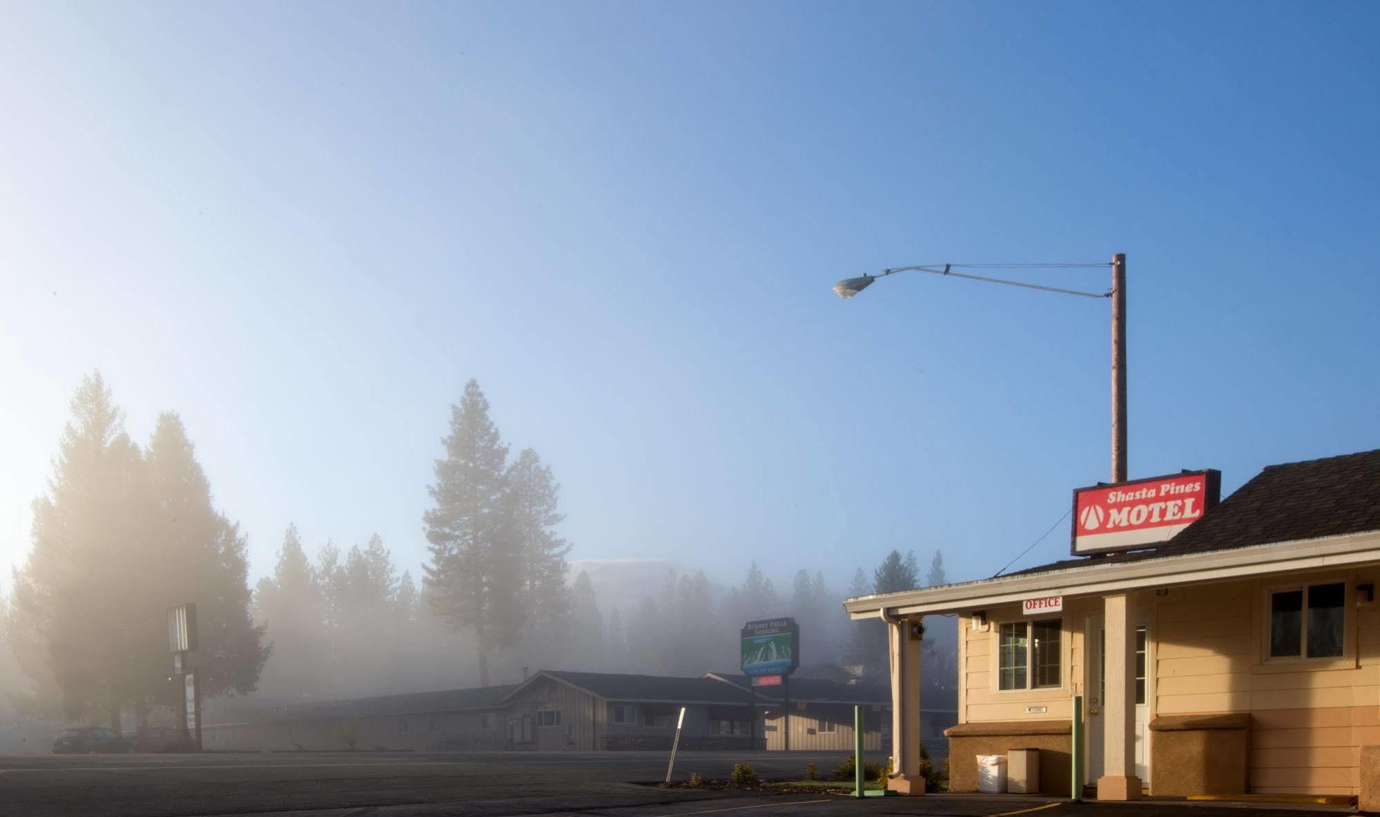Shasta Pines Motel & Suites Burney Exterior photo