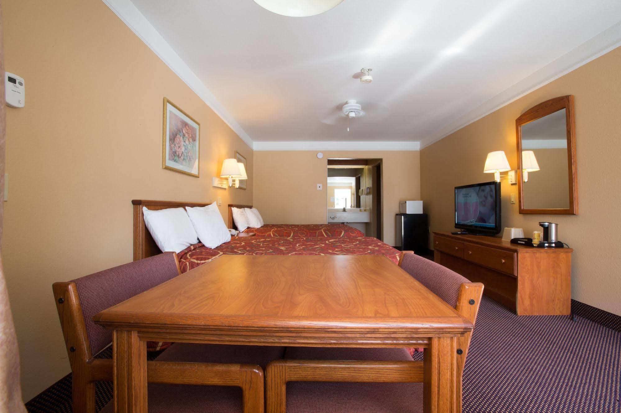 Shasta Pines Motel & Suites Burney Exterior photo