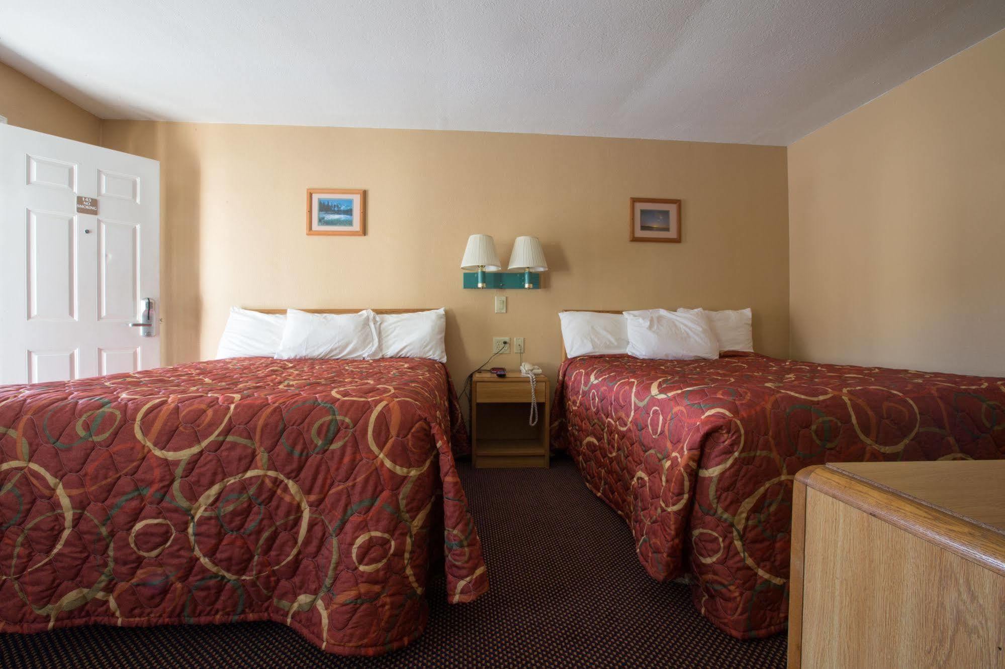 Shasta Pines Motel & Suites Burney Exterior photo